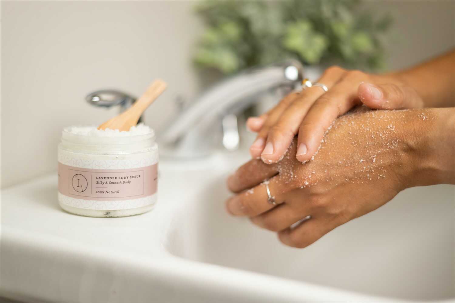 Lavender Body Scrub – Natural Exfoliating Salt Scrub
